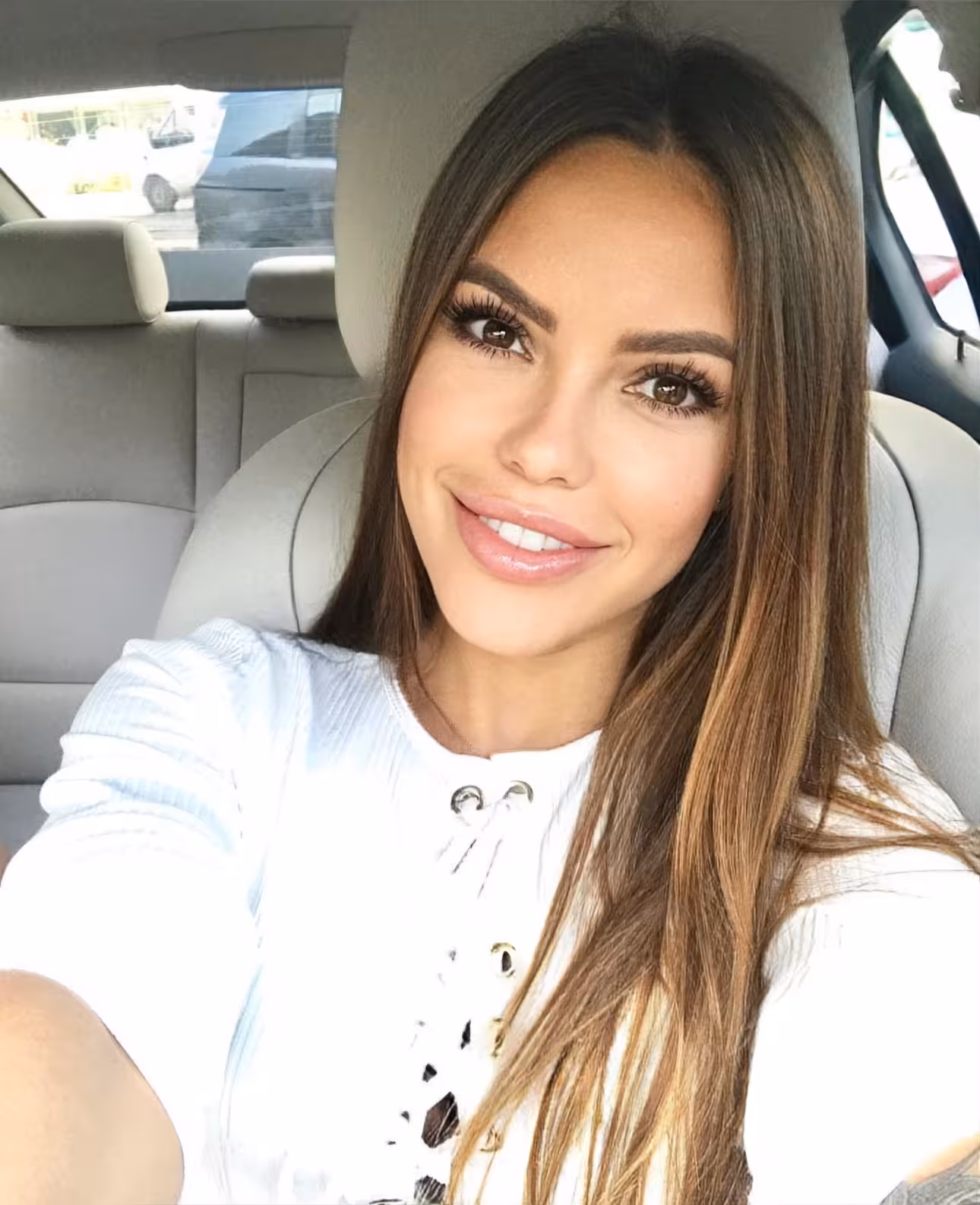 Karina dating divorced woman