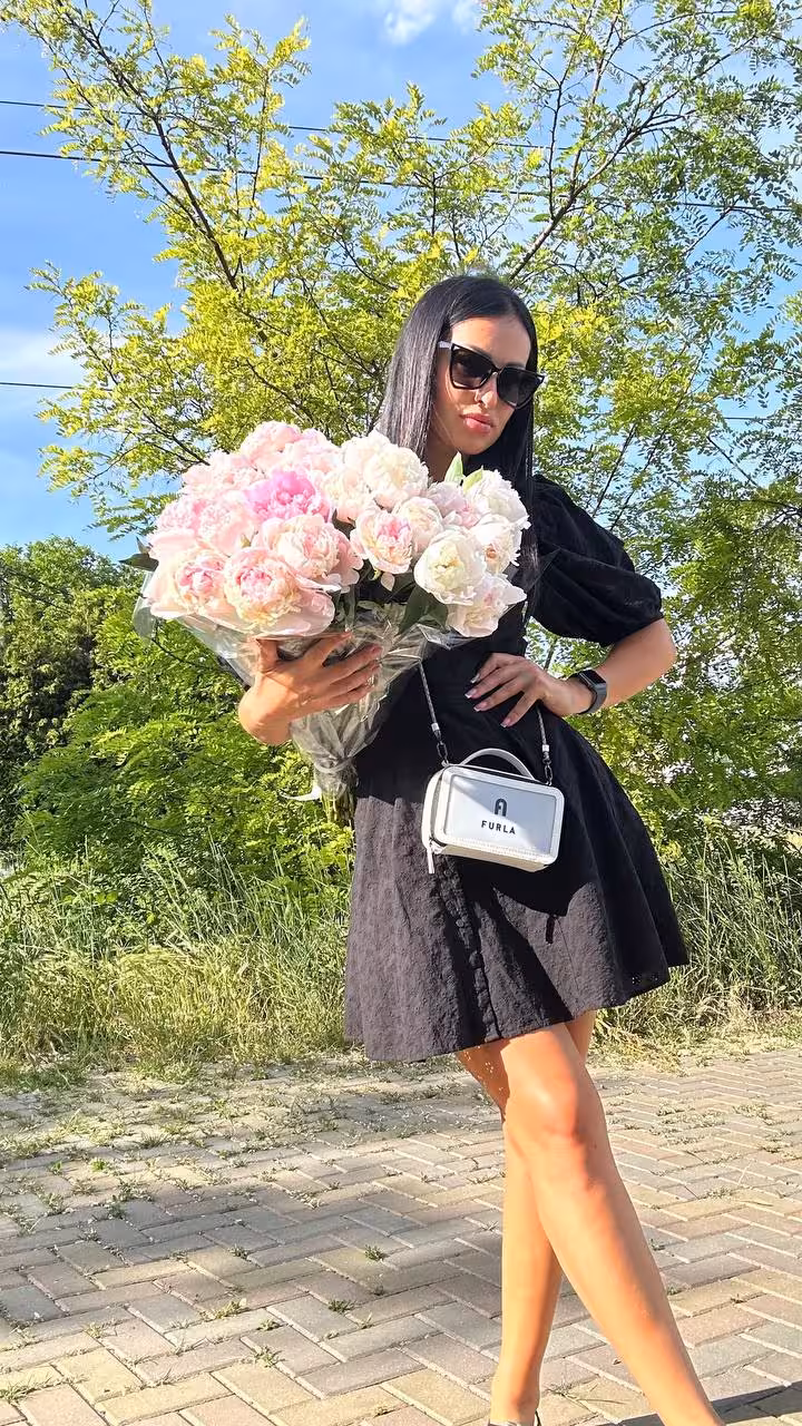 See Lady's Profile