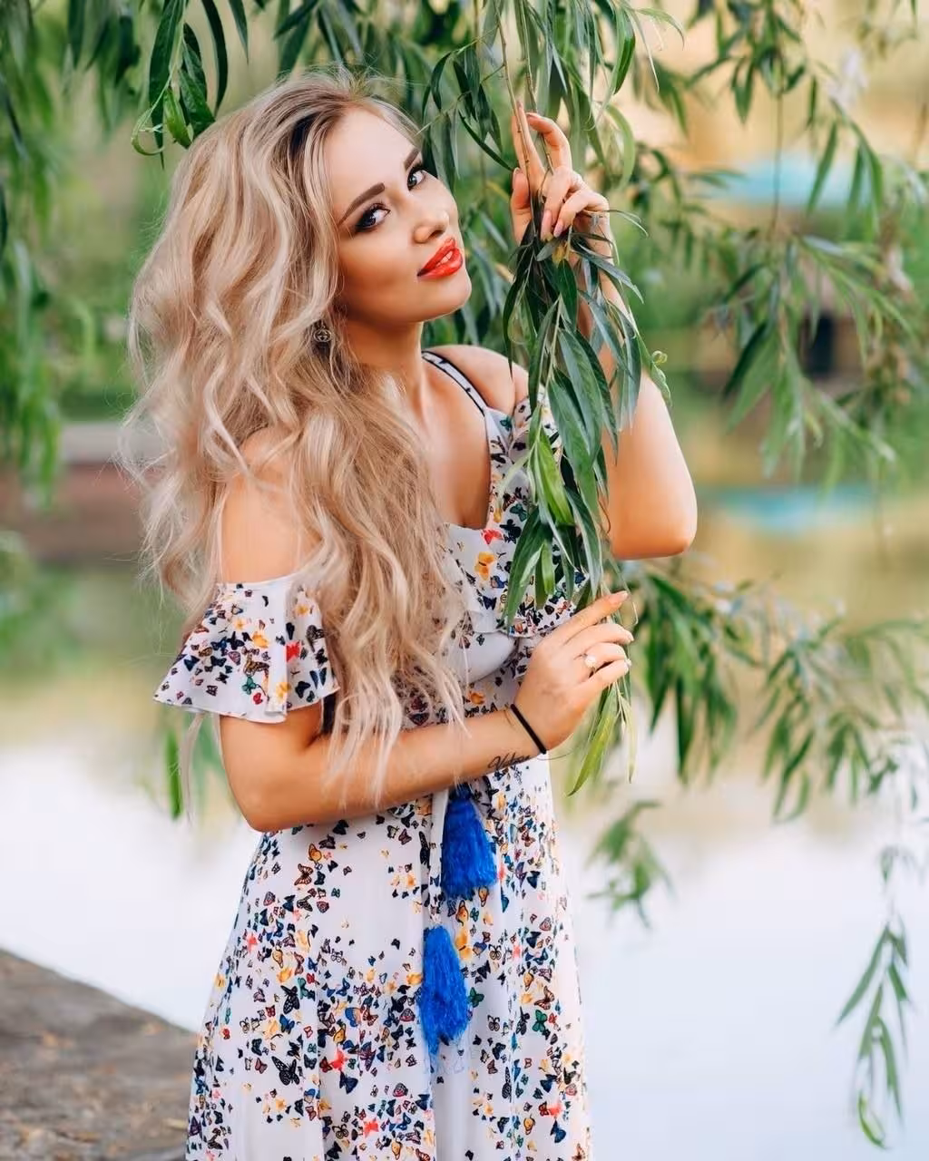 See Lady's Profile