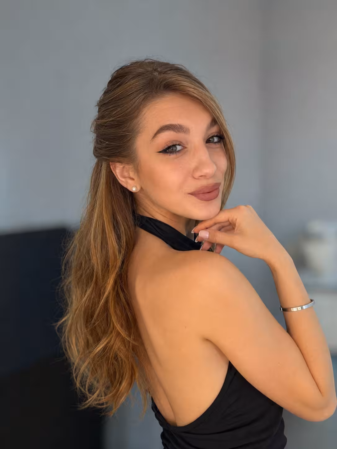See Lady's Profile
