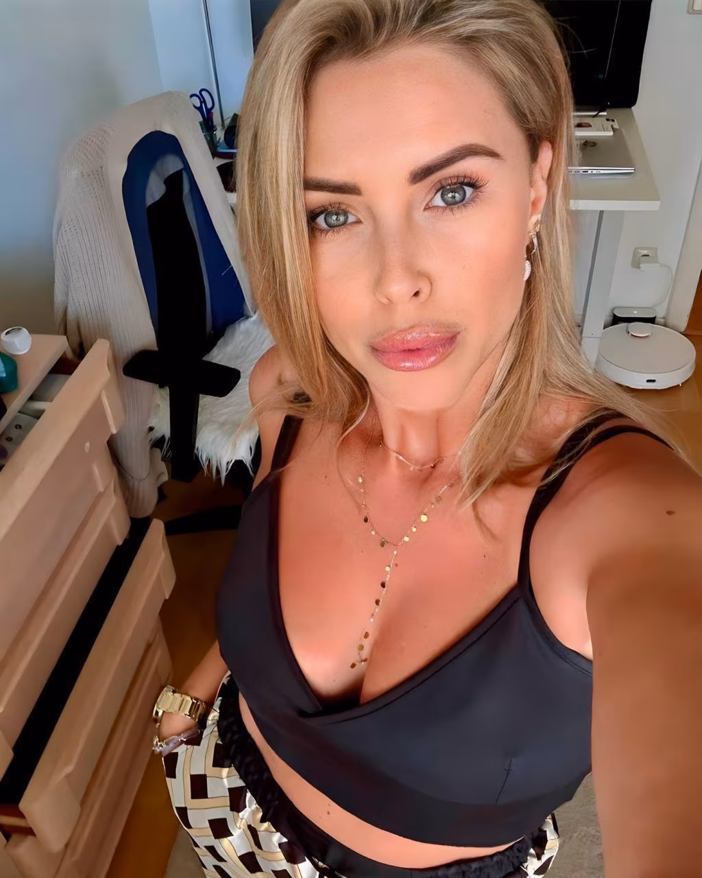 Open Woman's Profile