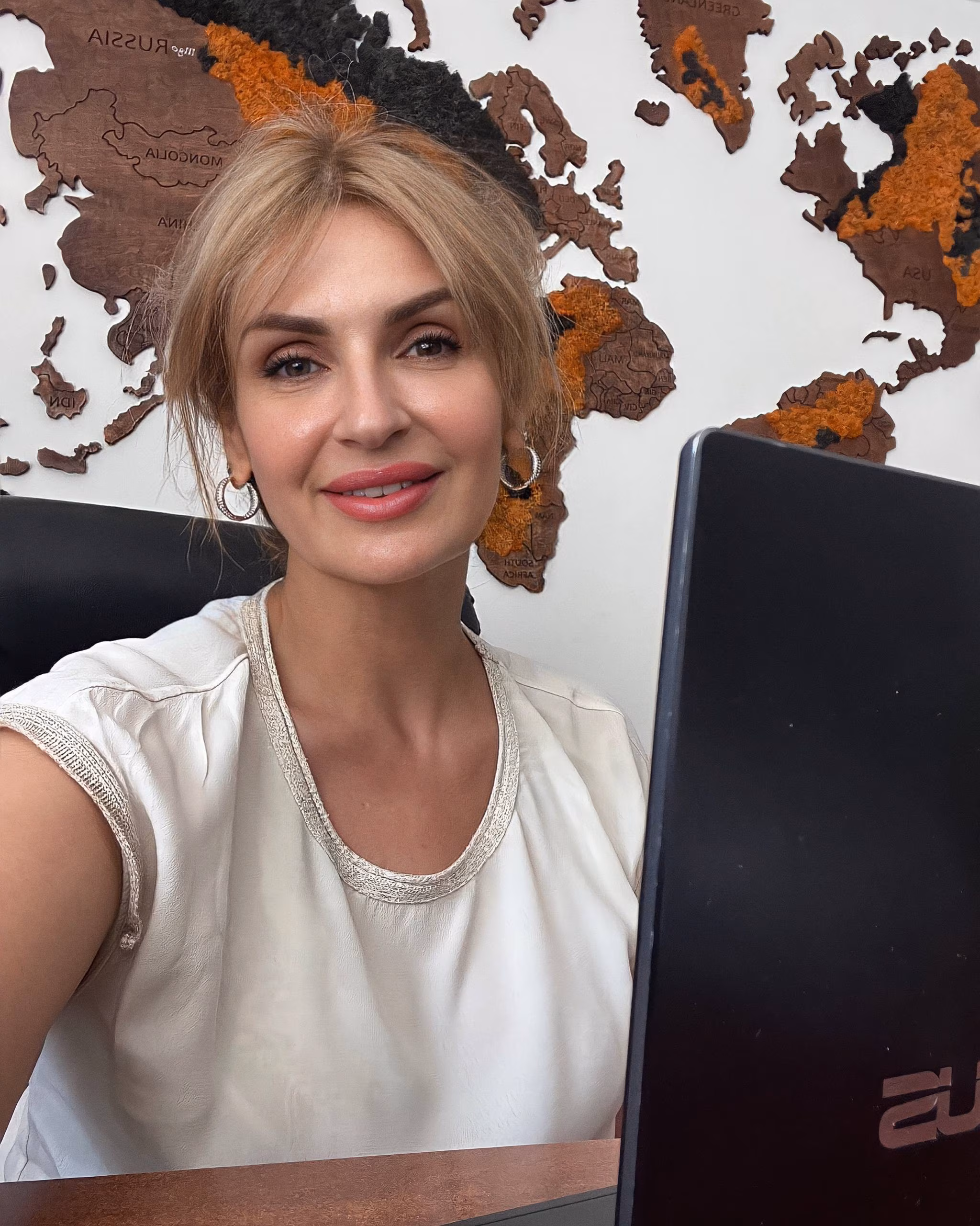 See Lady's Profile