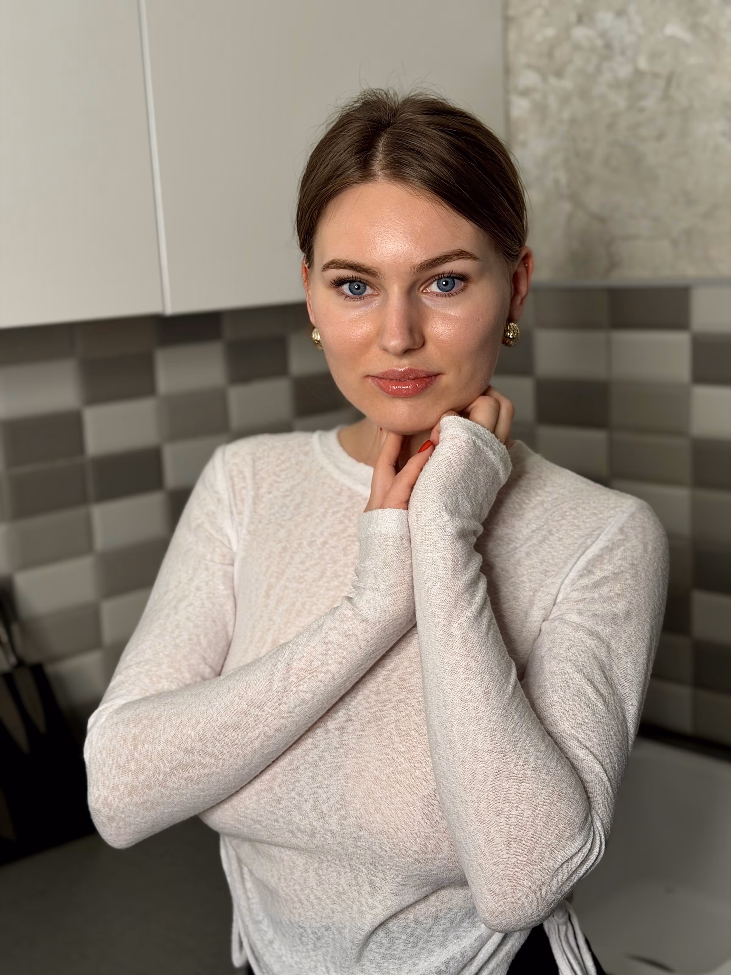 See Lady's Profile